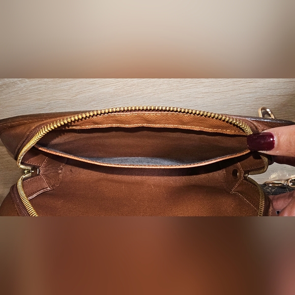 Authentic LOUIS VUITTON Monogram Orsay Clutch Crossbody Bag - Picture 10 of 14